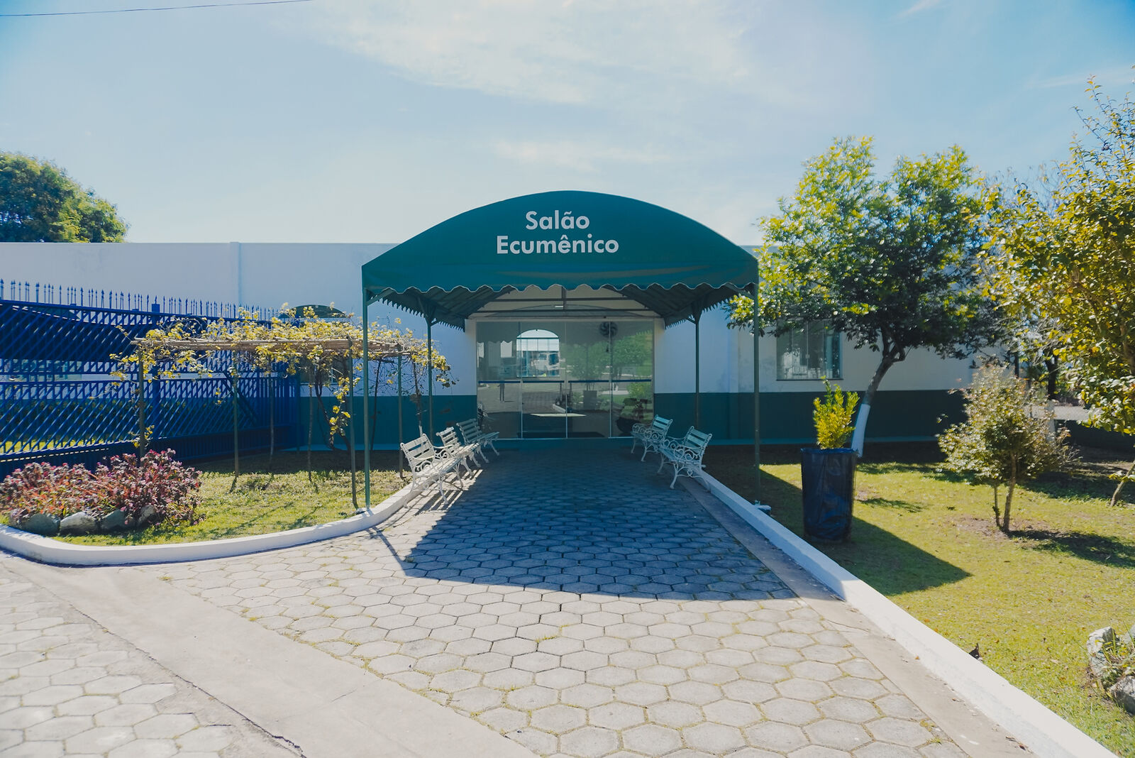 Fachada do salão ecumênico do Jardim do Pêssego
